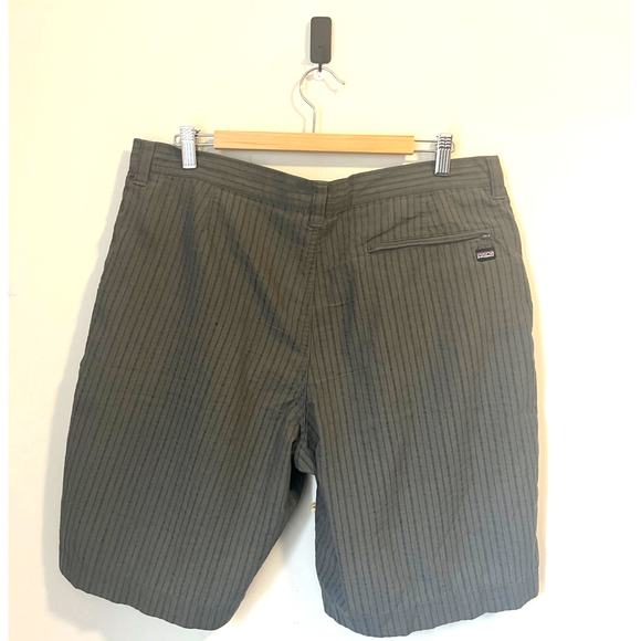 Patagonia Shorts Mens sz. 36 Gray Organic Cotton Seersucker Striped Inseam 10" - Picture 2 of 5